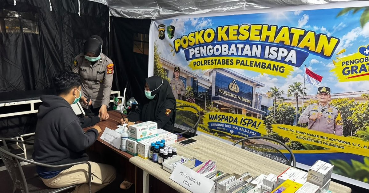Polrestabes Palembang Buka Posko Pengobatan Gratis untuk Warga Terdampak ISPA