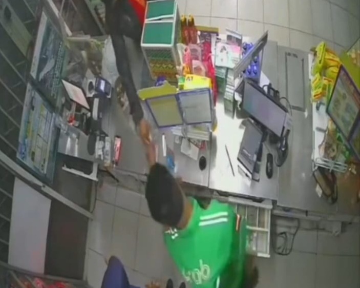 Detik-detik Perampokan Indomaret di Palembang, Pelaku Todong Kasir dan Gasak Rp16 Juta