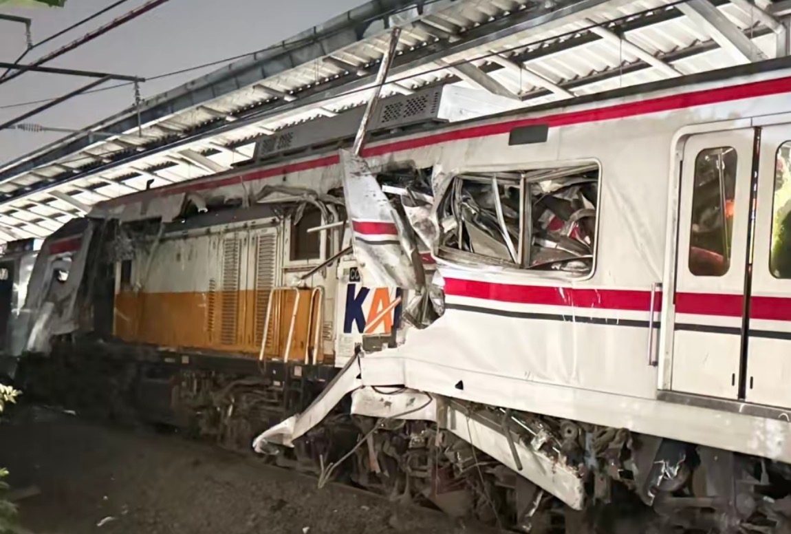 Kronologi Kecelakaan KRL Jabodetabek dengan Kereta Api Jarak Jauh di Bekasi
