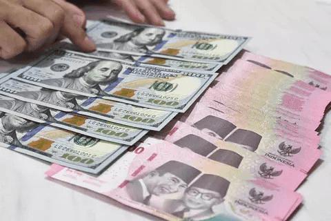 Rupiah Ditutup Melemah hingga Tembus Rp17850 per Dolar AS, BI Ungkap Biang Keroknya