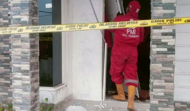 Cium Bau Busuk dari Rumah Kosong, Pelajar di Sukarami Palembang Temukan Mayat Pria Tanpa Identitas