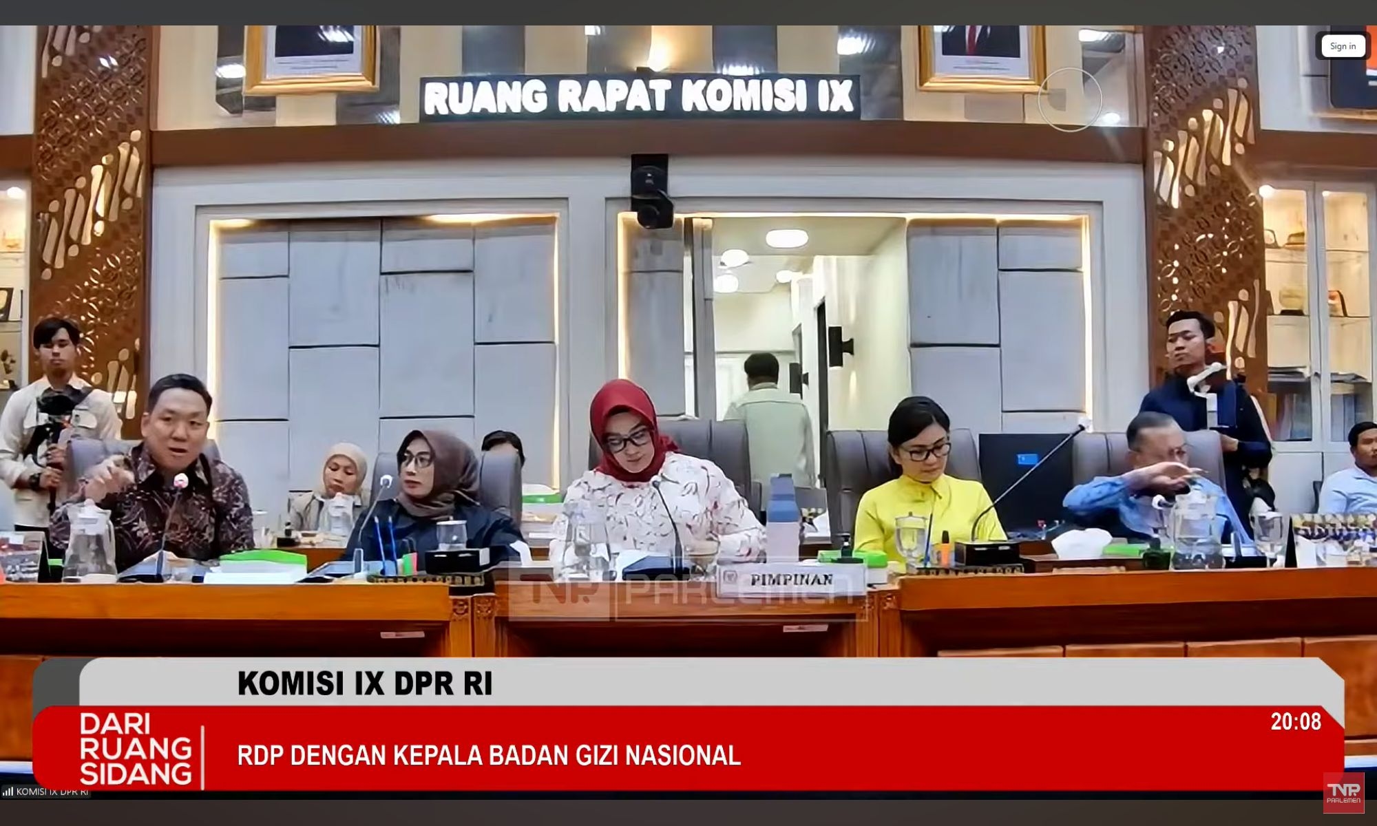 50 Ribu Korban Keracunan MBG, DPR Dorong Dapur Makan Berbasis Sekolah