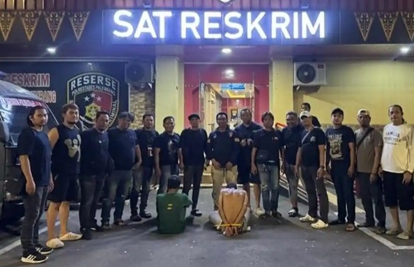 Jadi Badut di Lampu Merah, 2 Pria di Palembang Ternyata Diduga Bobol 11 Minimarket