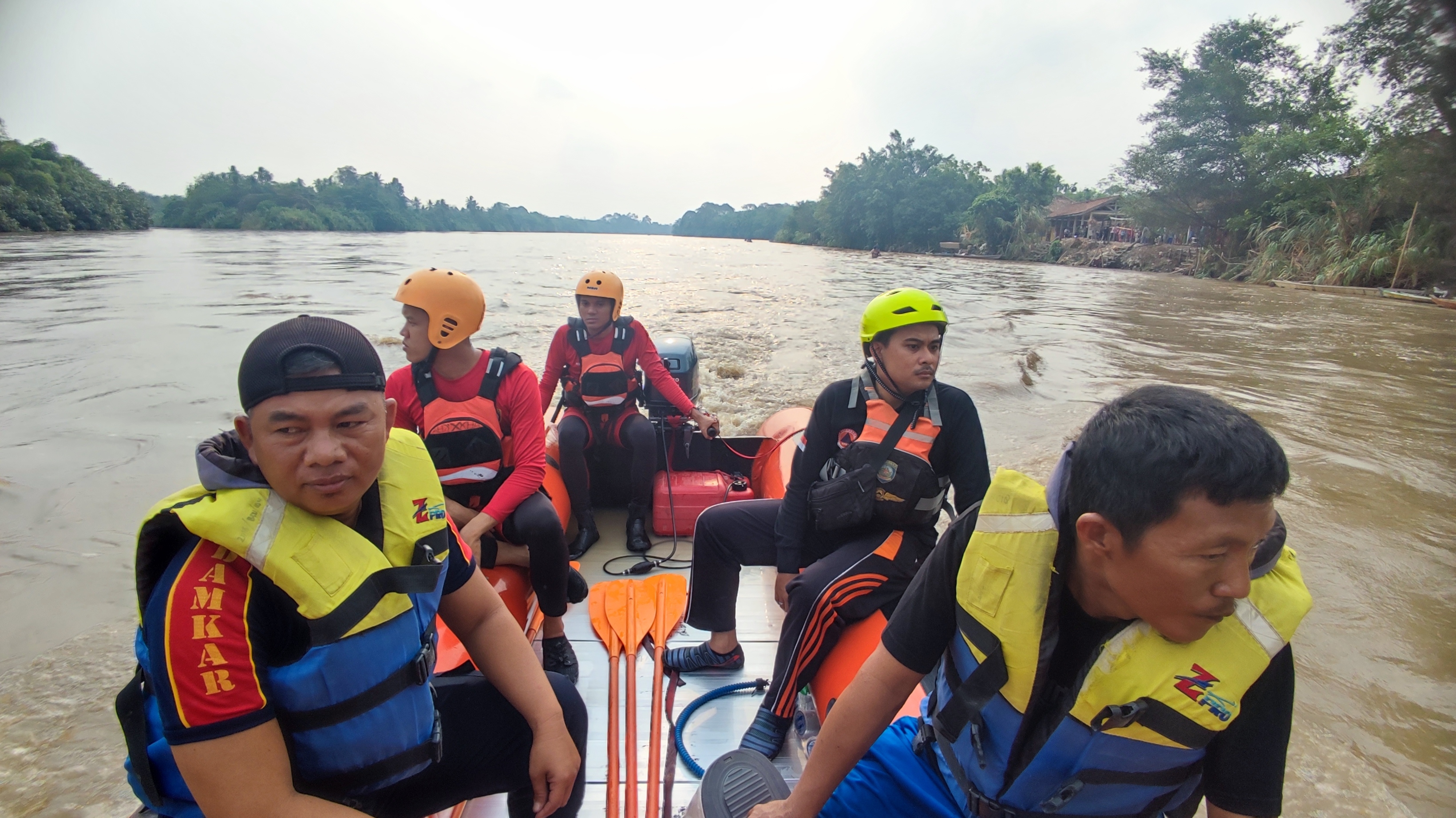 Bocah 9 Tahun Tenggelam di Sungai Komering, Tim SAR Lakukan Pencarian