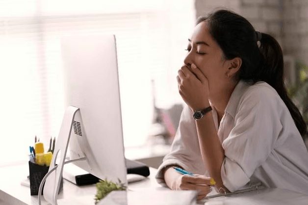 Suka Mengantuk Saat Bekerja? Ini 7 Cara Ampuh Mengatasinya agar Tetap Fokus