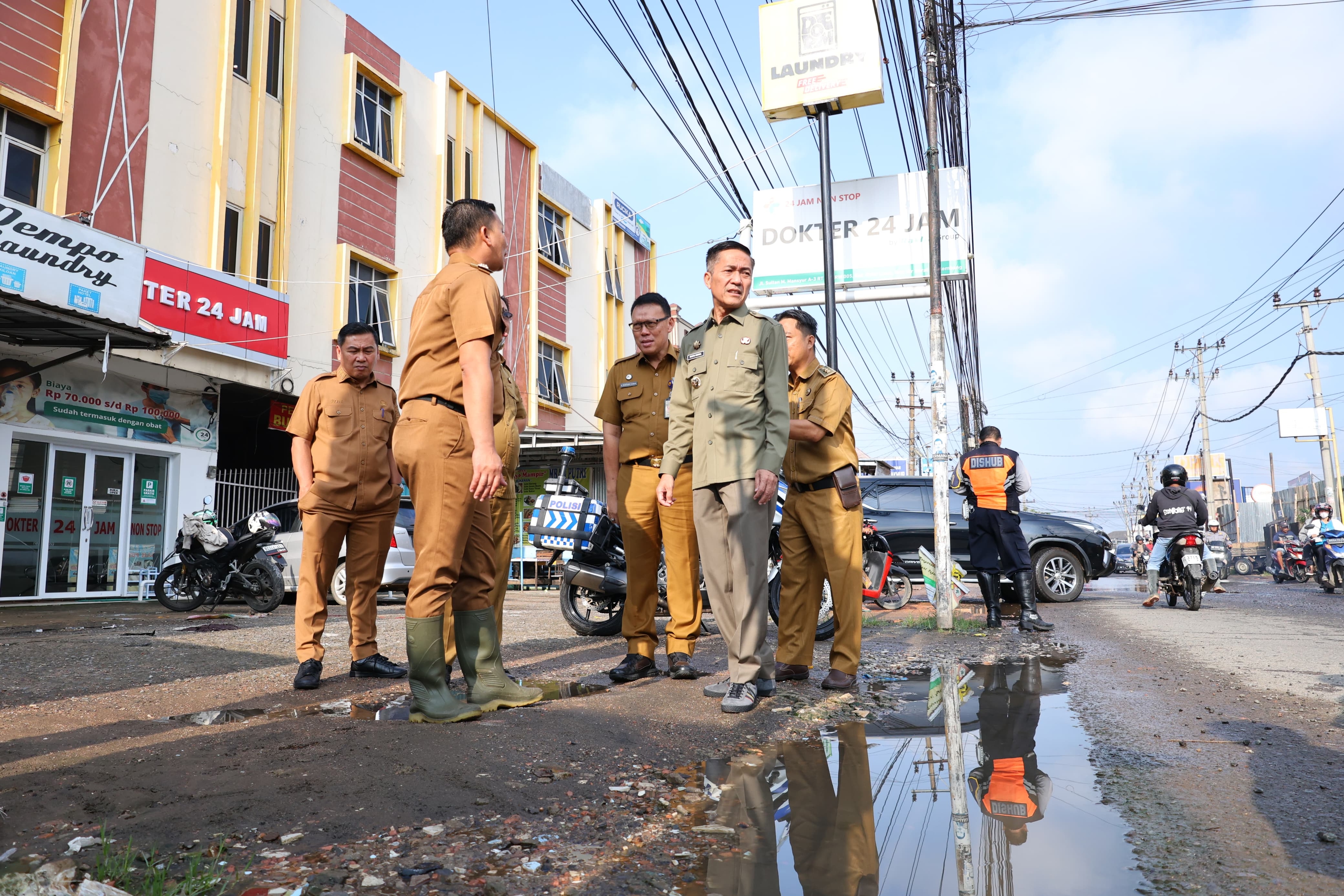 Ratu Dewa Gerak Cepat Benahi Jalan Sultan M Mansyur Palembang  yang Rusak