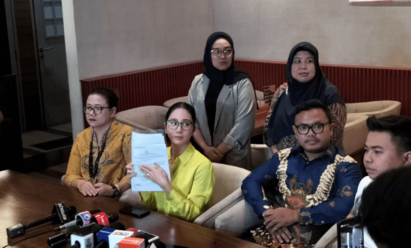 Bunga Zainal Tuntut Keadilan Demi Uang Hasil Jerih Payah Sejak Usia 13 Tahun