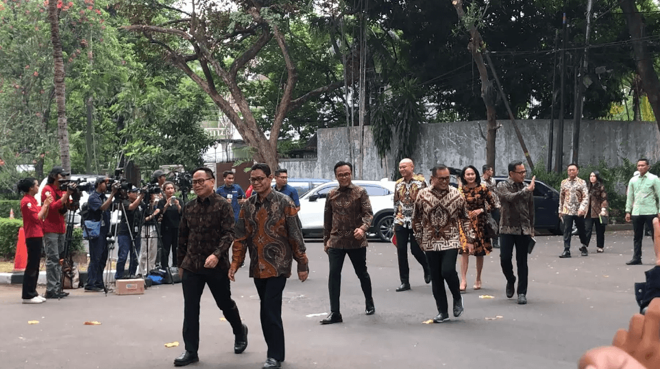 Raffi Ahmad dan Taufik Hidayat Masuk Radar Prabowo untuk Kabinet Baru