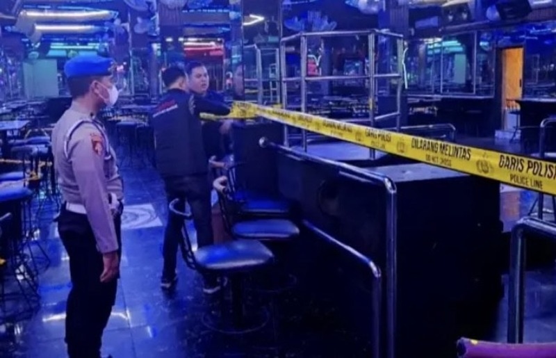 Polisi Pasang Garis Polisi di Diskotik DA Club 41 Palembang Pasca Kasus Penusukan