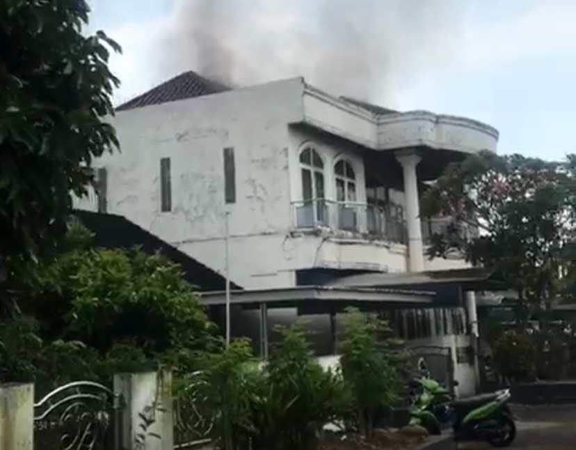 Gudang Mebel di Lorok Pakjo Palembang Terbakar, Api Berkobar di Lantai Dua