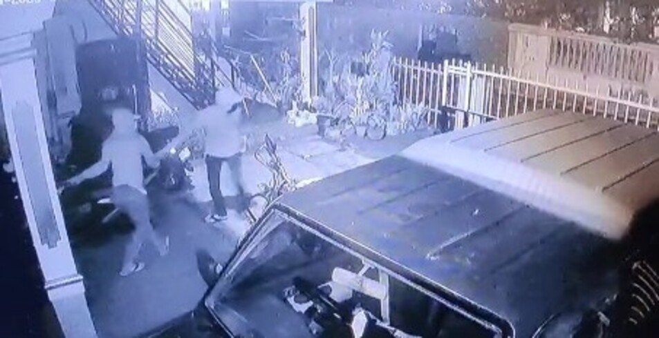 Dua Motor Sekaligus Digondol Maling di Kostan Aria, Aksi Terekam CCTV
