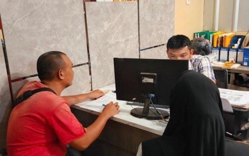 Motor Kurir Shopee Raib di Parkiran Alfamart Palembang, Terekam CCTV Dibuntuti Dua Pelaku