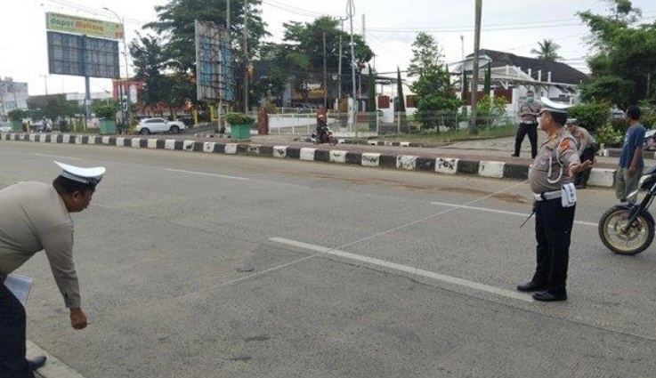 Maut di Jalan H Abdul Rozak, Terlindas Truk Usai Diduga Disenggol, Wanita Muda Tewas di Tempat