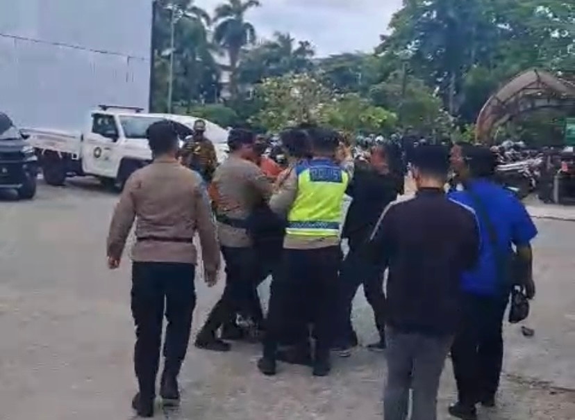 Polisi Amankan 4 Penyusup Bersenjata Tajam di Tengah Aksi Mahasiswa di Palembang