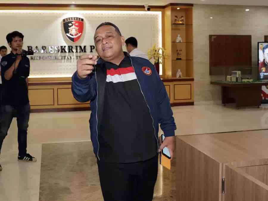 Kepala Badan Pelindungan Pekerja Migran Indonesia (BP2MI) Benny Rhamdani tiba untuk menjalani pemeri