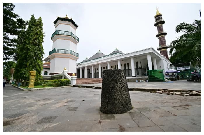 Masjid Agung Palembang, Sejarah dan 8 Hukum Adat Islam Melayu