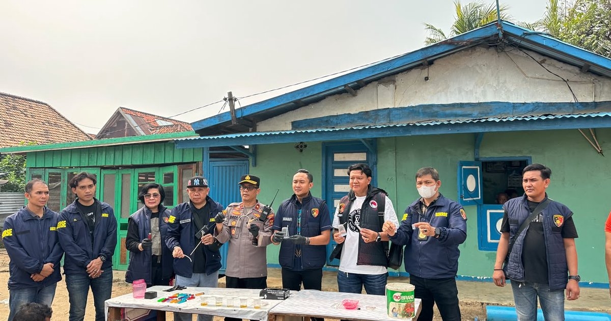 Enam Pria Positif Narkoba Saat Penggerebekan di Palembang, Polisi Sita Paket Sabu