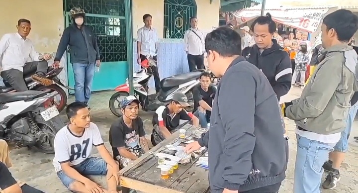 Sabu, Timbangan Digital hingga Uang Puluhan Juta Disita saat Penggerebekan di Palembang
