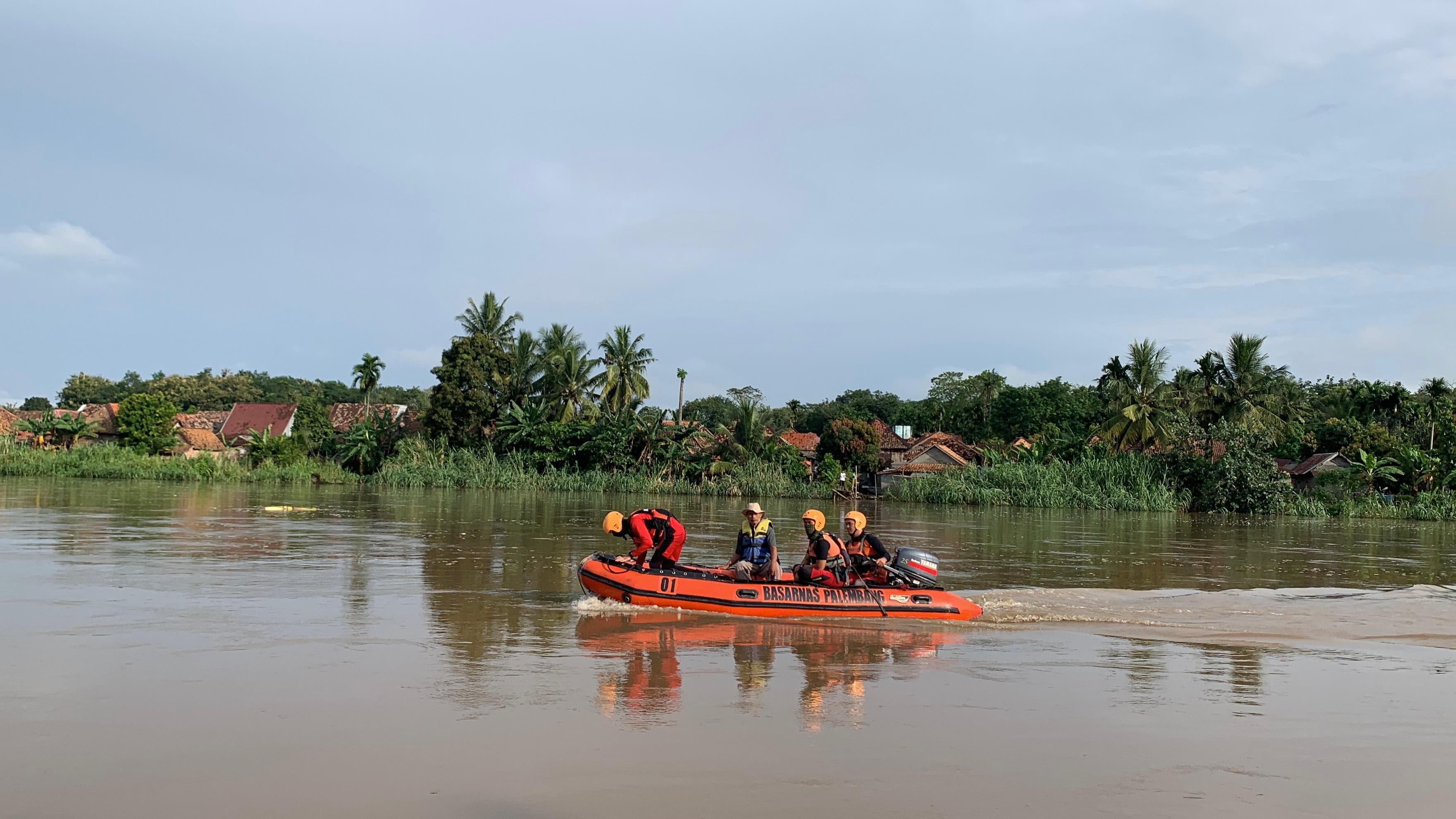 Kakek 74 Tahun Dilaporkan Tenggelam di Sungai Komering OKU Timur, Tim SAR Lakukan Pencarian