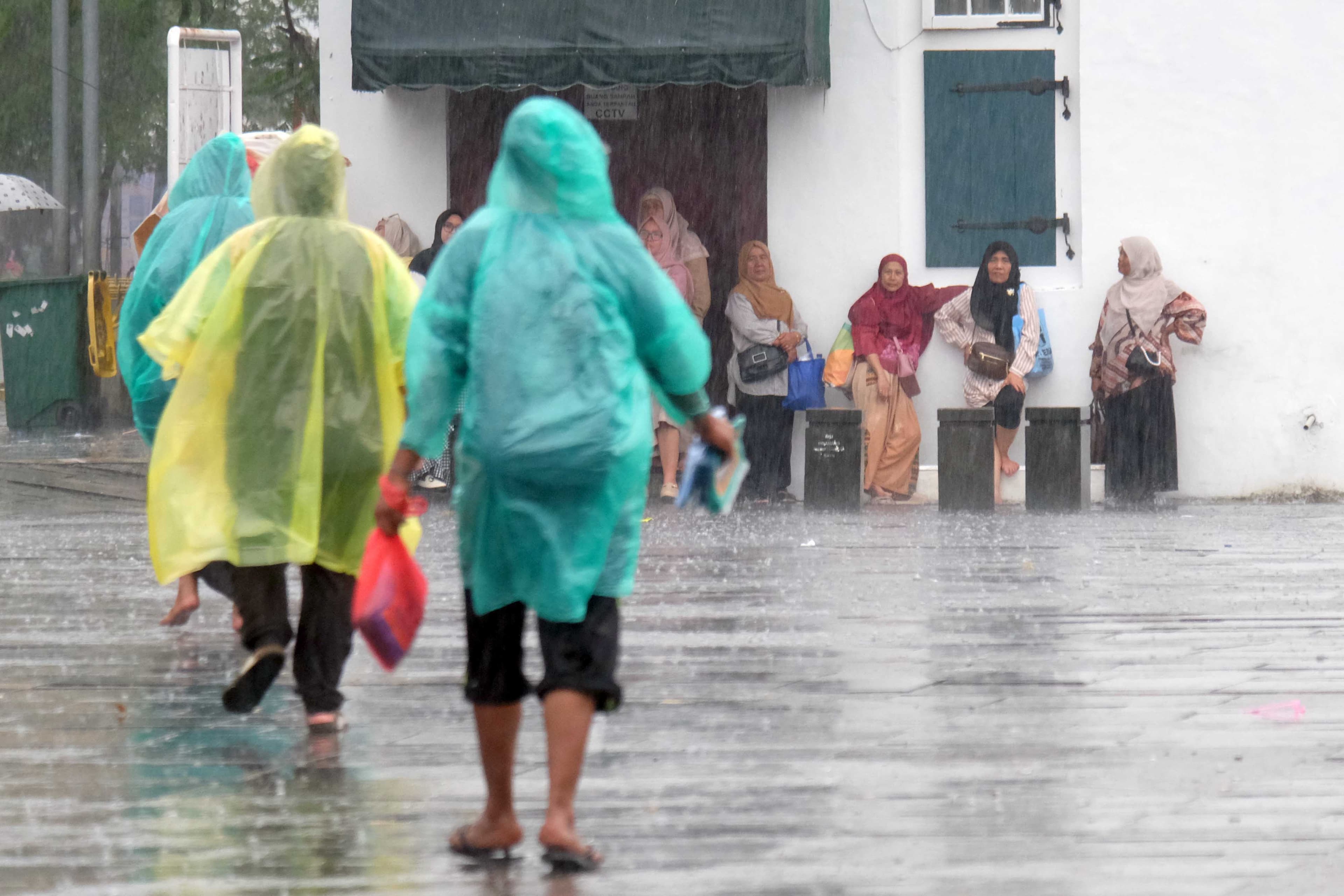 Sumsel Berpotensi Hujan Dua Hari ke Depan, Masyarakat Diimbau Waspada Air Sungai Pasang