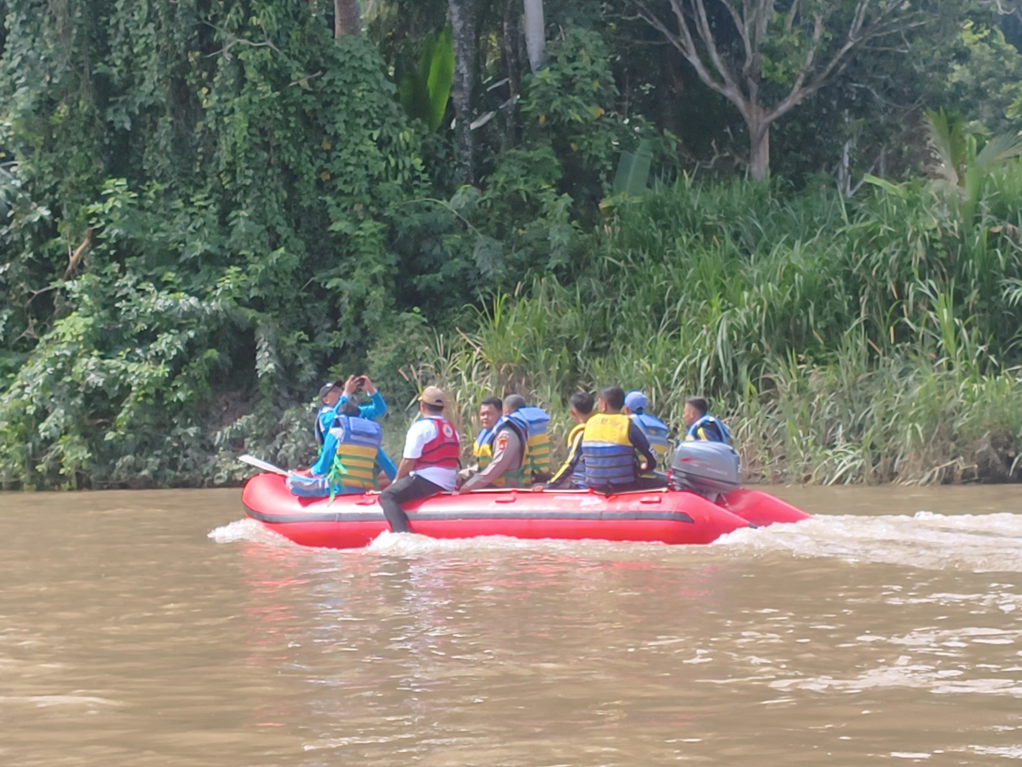 Balita 2 Tahun Diduga Terpeleset ke Sungai OKU, Tim SAR Lakukan Pencarian Intensif