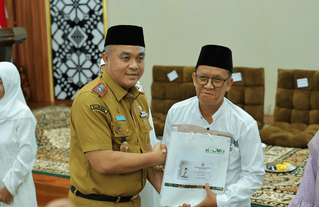 Sekda Palembang Lepas 66 Calon Jemaah Haji PGRI, Tekankan Kesiapan Fisik dan Mental