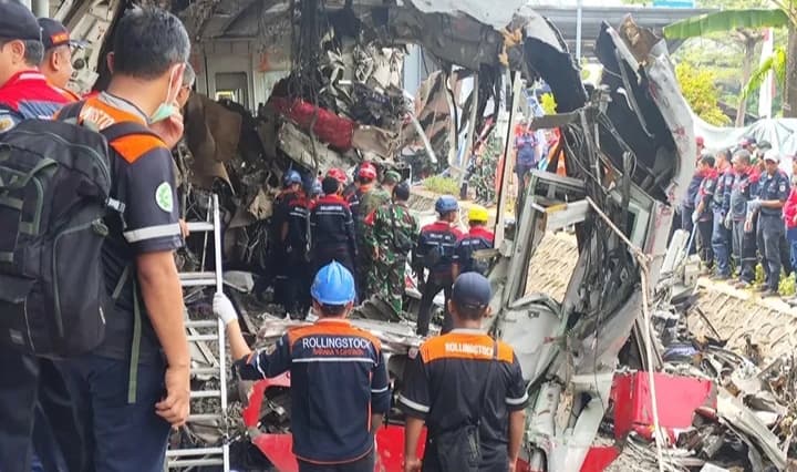Dugaan Penyebab Kecalakaan Kereta di Bekasi: Korsleting Taksi Listrik hingga Indikasi Salah Koordinasi Petugas