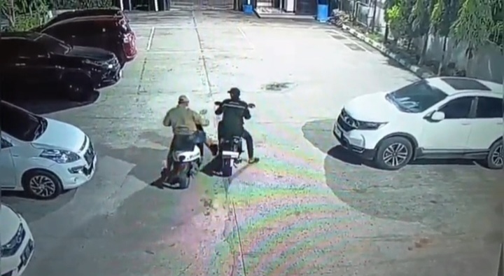 Salat Subuh Berjamaah Berujung Kehilangan, Motor Karyawan BUMD Raib di Halaman Masjid