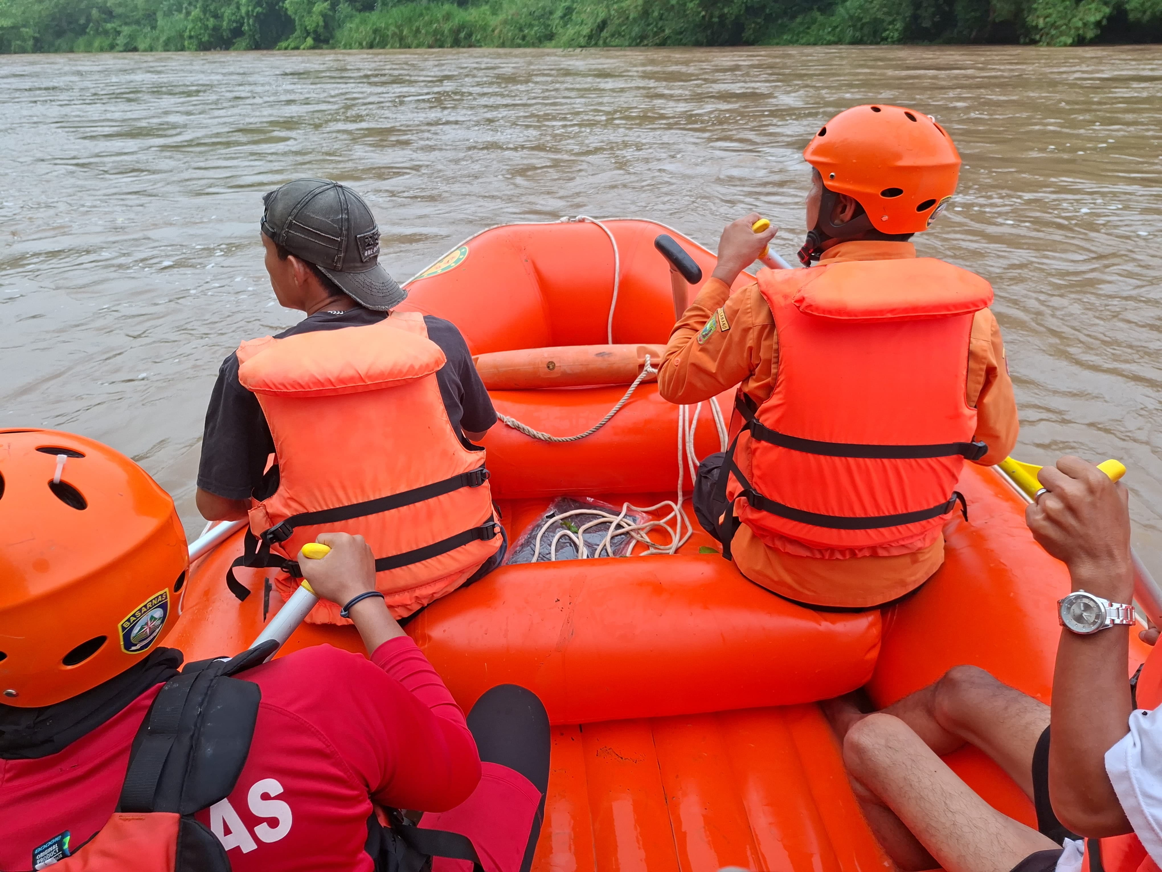 Dua Siswi Tenggelam di Sungai Musi Empat Lawang, Tim SAR Turunkan Dua SRU untuk Pencarian