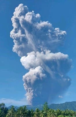 Erupsi Gunung Dukono: Indikasi Pendakian Ilegal Berujung Maut, Porter dan Guide Terancam Pidana