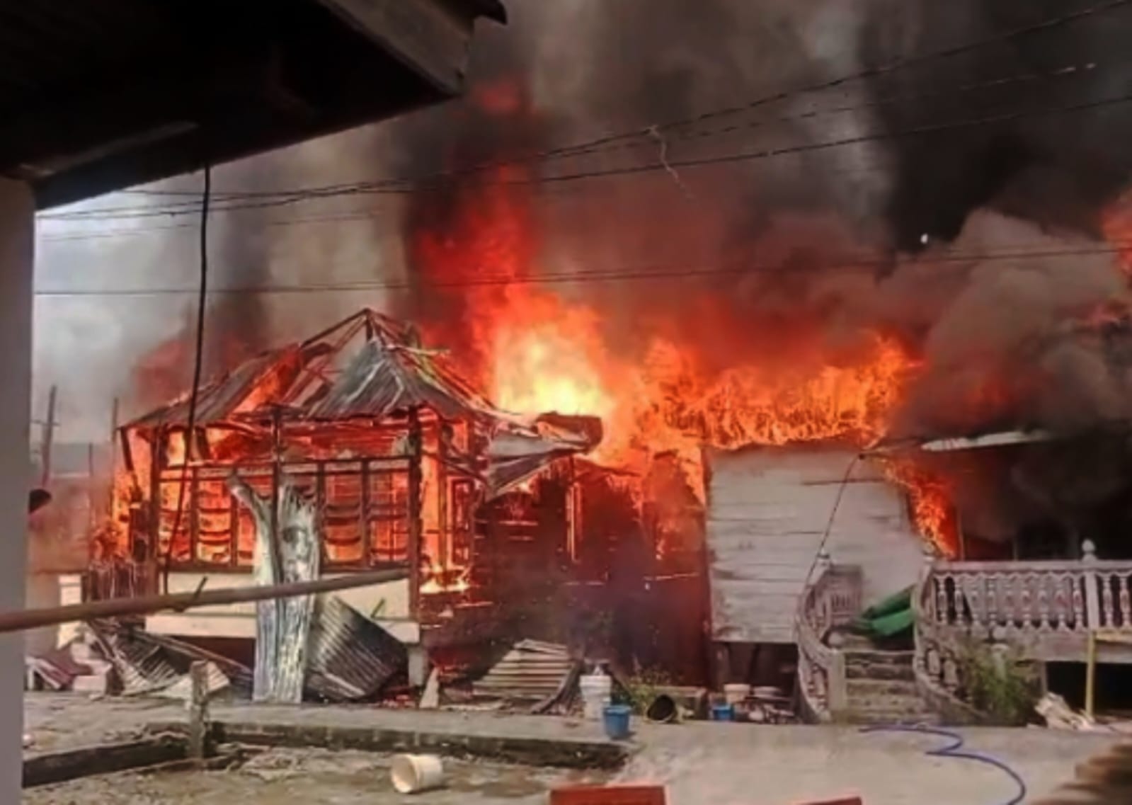 Diduga Korsleting Listrik, 4 Rumah di Silaberanti Palembang Hangus Dilalap Api