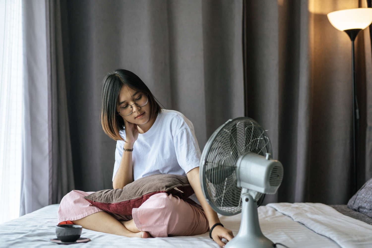 Rumah Terasa Lebih Panas dari Luar? Ini 7 Cara Bikin Hunian Adem Tanpa AC dan Hemat Listrik