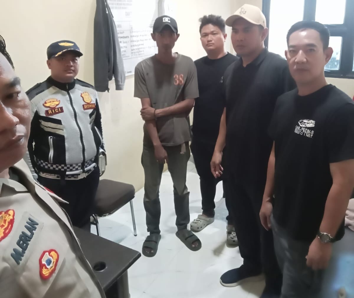 Viral Hadang Mobil Jemputan Sekolah, Jukir Liar di Kambang Iwak Akhirnya Ditangkap