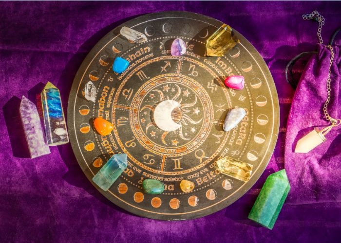 5 Ramalan Zodiak Akhir Pekan: Ada Peluang Baru, Cinta, hingga Keuangan yang Perlu Diperhatikan