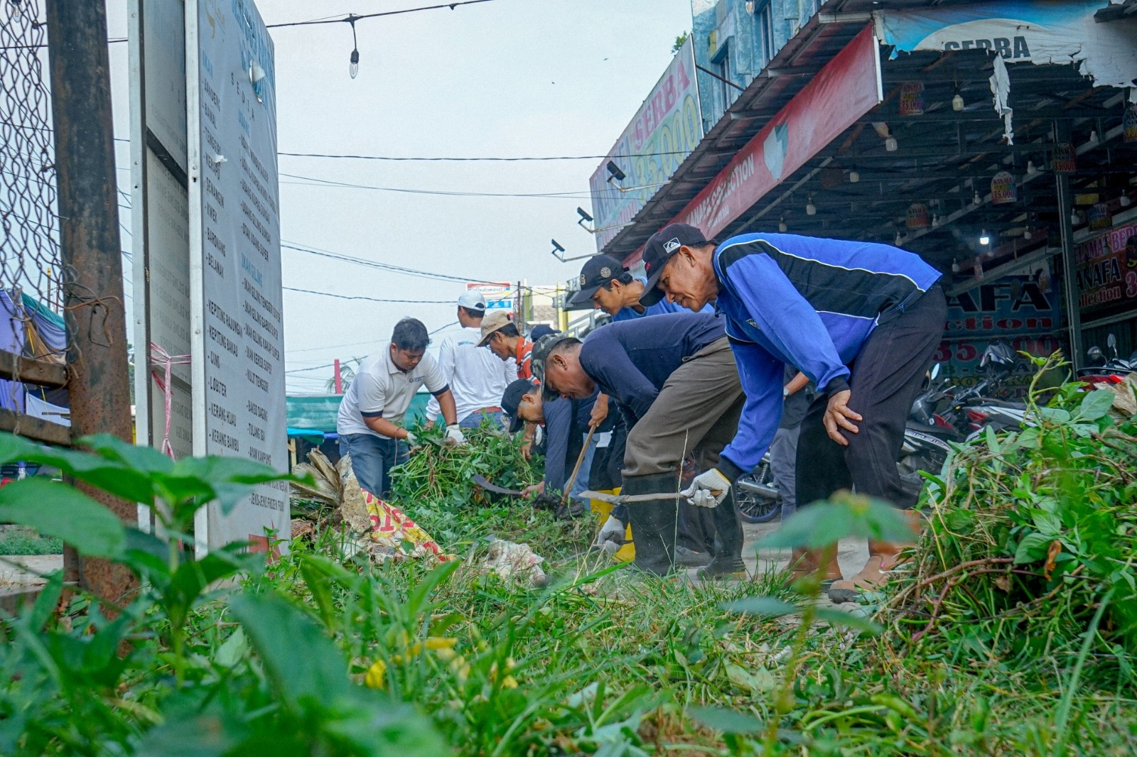 Peringati Hari Lingkungan Hidup Sedunia, Pusri Ajak Warga Sungai Selayur Bersihkan Lingkungan dan Kelola Sampah Bernilai Ekonomi