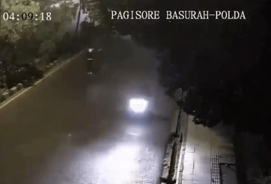 Viral CCTV, Wanita di Palembang Jadi Korban Begal Bersenjata di Dekat RM Pagi Sore