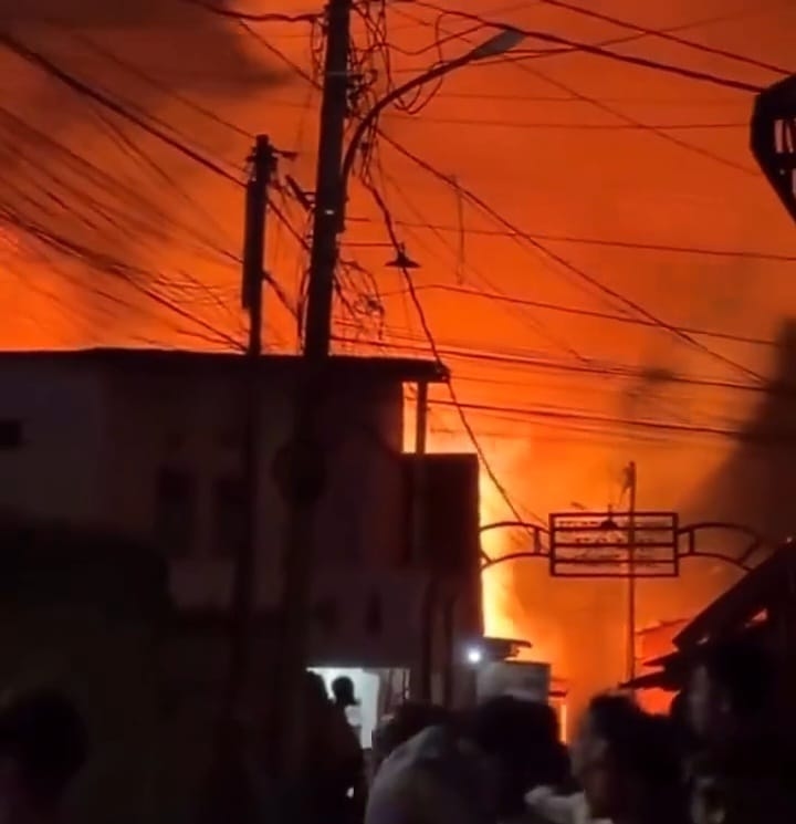 Bangun karena Bau Kabel Terbakar, Warga Palembang Kehilangan Rumah dalam Kebakaran Dini Hari