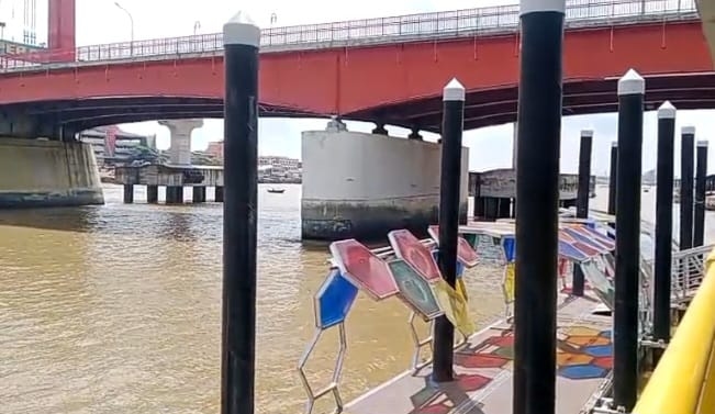 Dibiarkan Usai Ditabrak Tongkang, Dermaga 7 Ulu Palembang Diduga Dijarah Pencuri Besi
