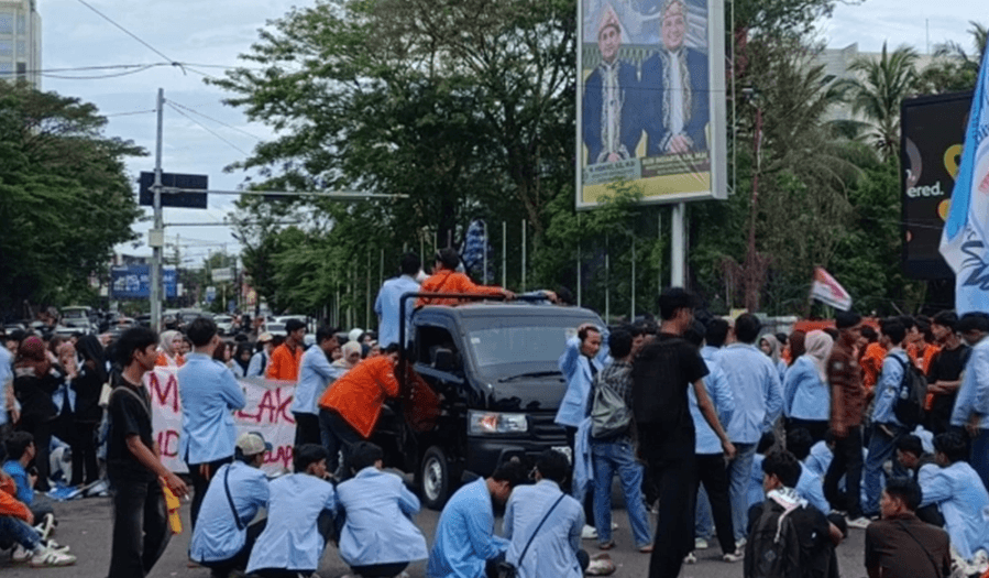 Bawa Isu Ekonomi hingga Penegakan Hukum, Mahasiswa Sumsel Kepung DPRD