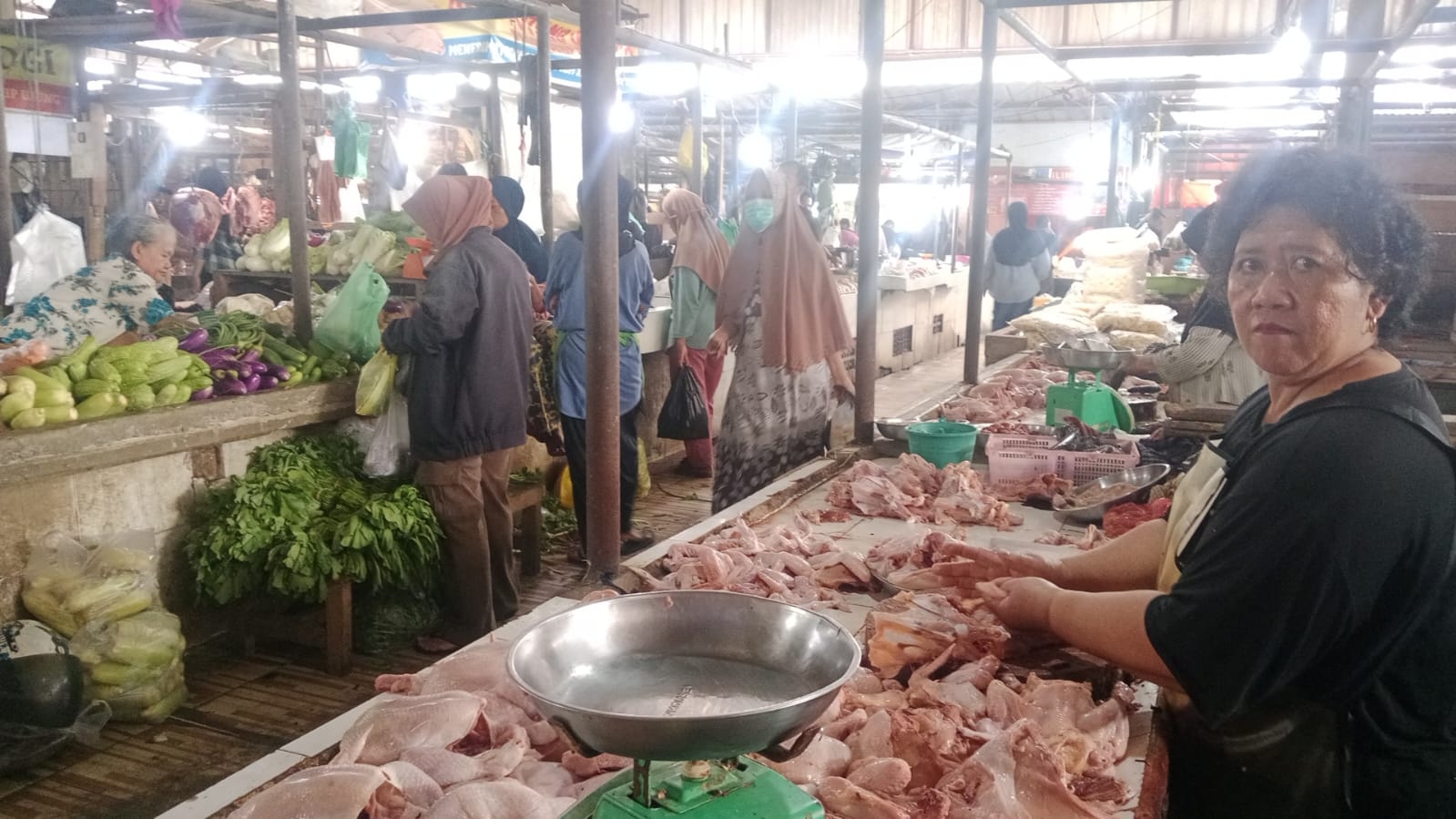 Libur MBG, Harga Ayam dan Telur di Pasar 26 Ilir Mulai Turun