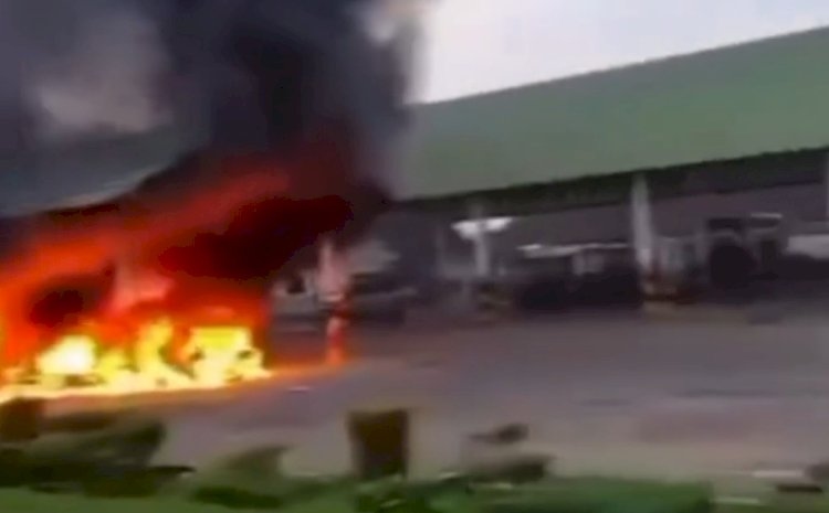 Kericuhan Pecah di Kebun Sawit OKI, Dua Warga Terluka dan Fasilitas Perusahaan Dibakar Massa