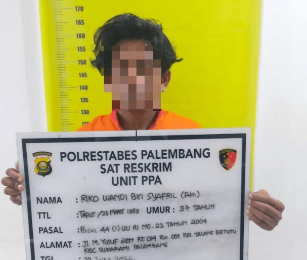 Emosi Saat Dibangunkan, Pria di Palembang Pukul dan Lempari Istri dengan Botol