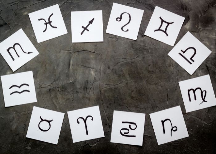 5 Ramalan Zodiak Hari Ini: Keberuntungan, Cinta, dan Karier Menghampiri Beberapa Bintang