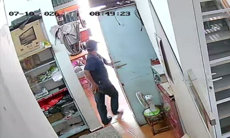 Ke Toilet Sebentar, HP dan Dompet Pedagang di Palembang Raib Digondol Maling, Aksinya Terekam CCTV