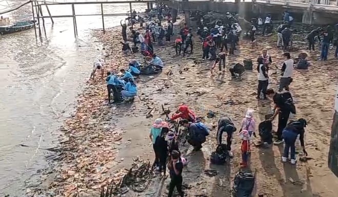 350 Relawan Bersihkan Bantaran Sungai Musi, Gerakan Berawal dari Video Viral Kampung Kapitan