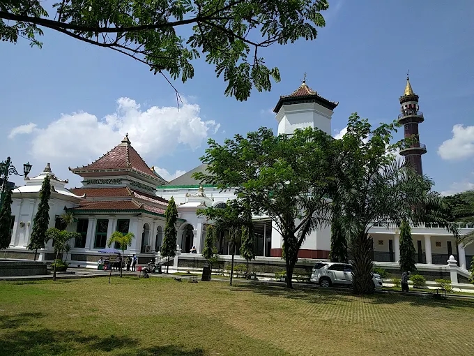 PKL di Masjid Agung Palembang Bakal Ditata, Pemkot Siapkan Relokasi agar Ibadah Lebih Khusyuk