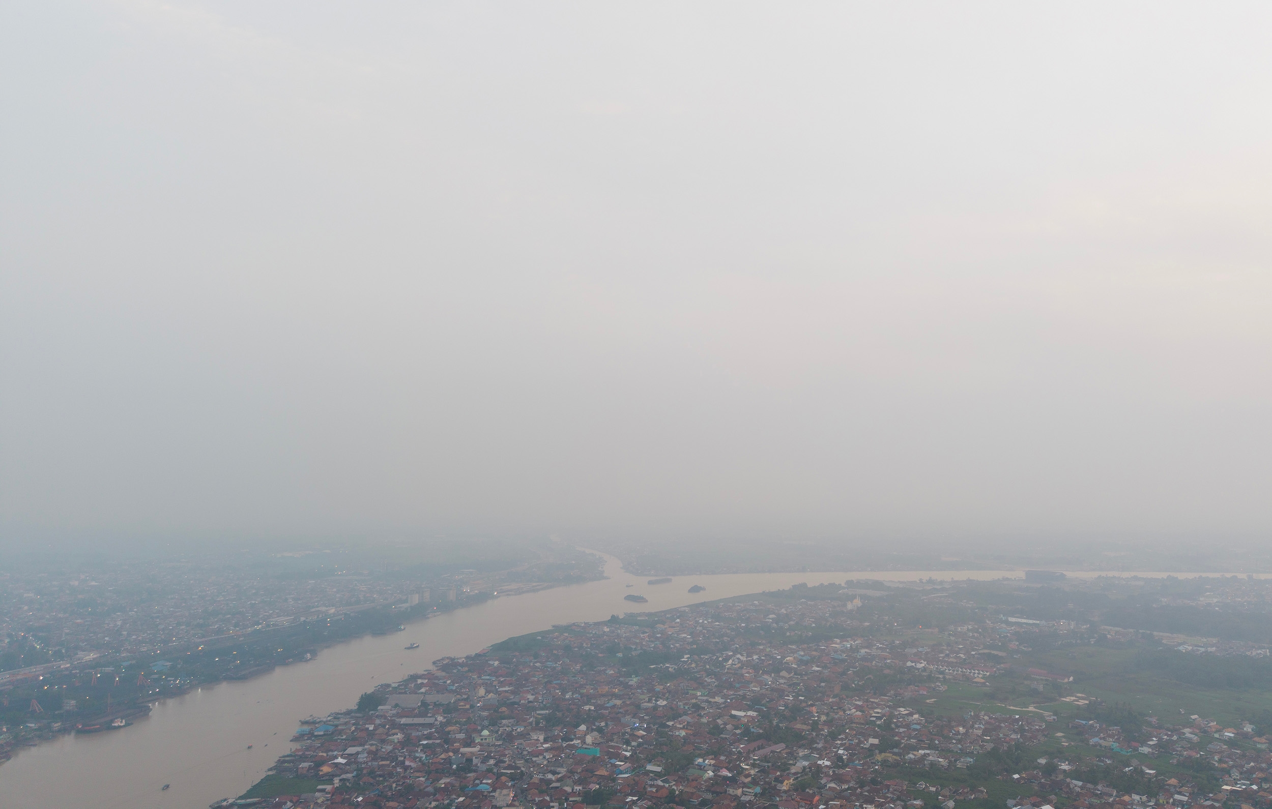 ISPU Palembang Tembus 219, Herman Deru Buka Opsi Sekolah Hybrid akibat Kabut Asap