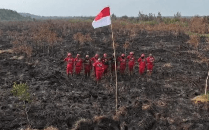 Di Tengah Kepungan Karhutla OKI, Manggala Agni Tetap Gelar Upacara HUT RI