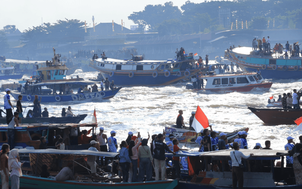 Ribuan Warga Padati Sungai Musi, Festival Perahu Bidar 2026 Berlangsung Meriah