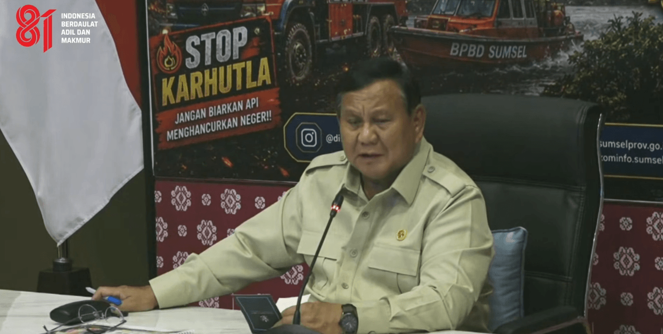 Prabowo Tambah 2 Helikopter dan 20 Ekskavator untuk Percepat Pemadaman Karhutla Sumsel